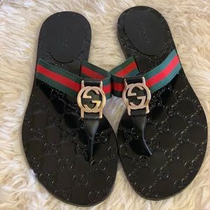 gucci logo flip flops